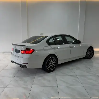 BMW-320i-2013
