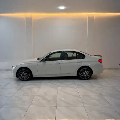 BMW-320i-2013
