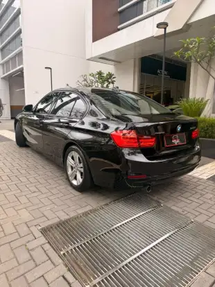 BMW-320i-2015