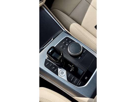 BMW-320i-2021