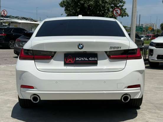 BMW-320i-2022