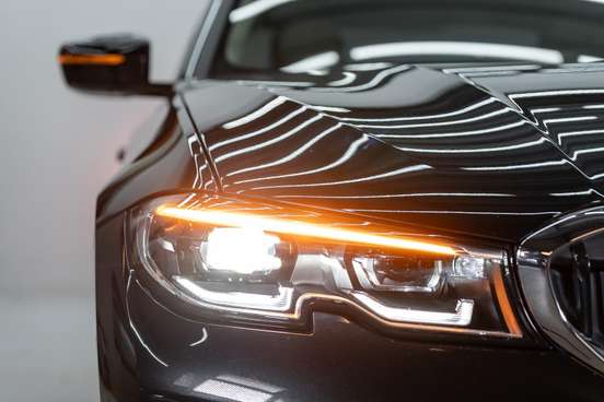 BMW-320i-2021
