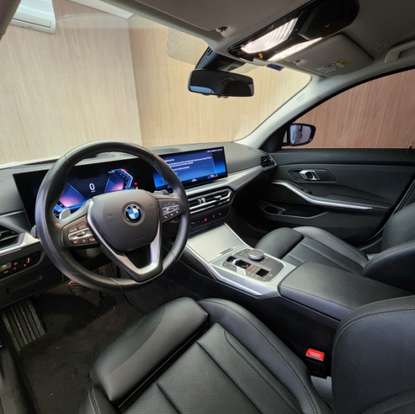 BMW-320i-2023