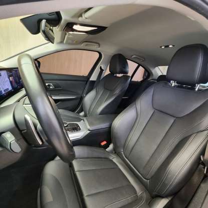 BMW-320i-2023