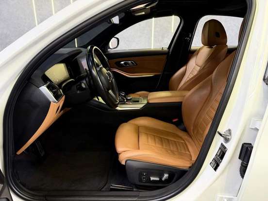 BMW-320i-2021