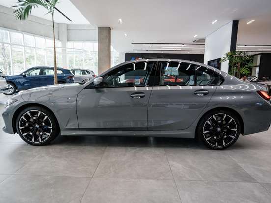 BMW-320i-2026