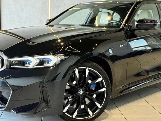 BMW-320i-2024