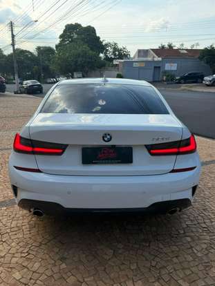 BMW-320i-2022