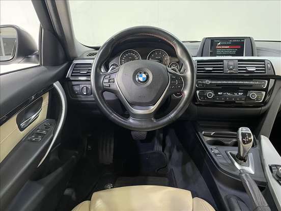BMW-320i-2018