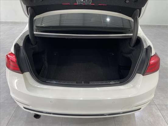 BMW-320i-2018