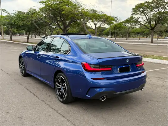 BMW-330e-2022