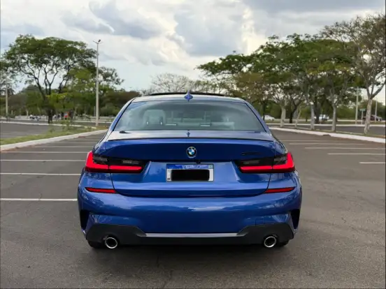BMW-330e-2022