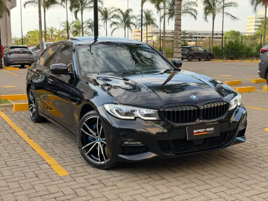 BMW-330e-2021
