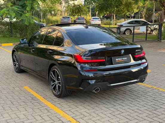 BMW-330e-2021