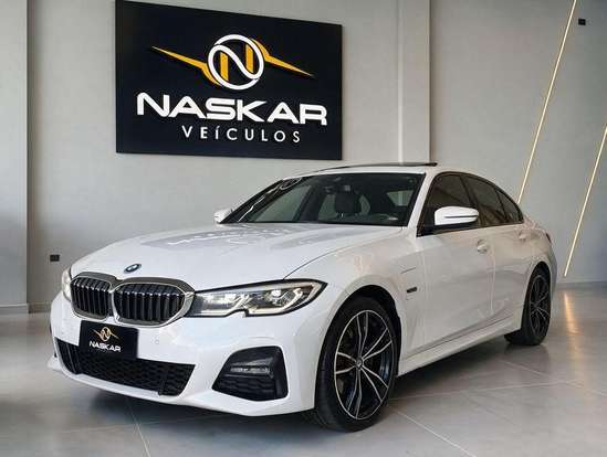 BMW-330e-2022