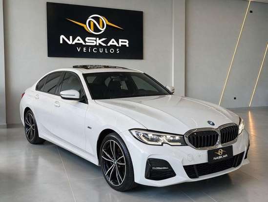 BMW-330e-2022