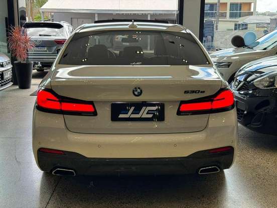 BMW-530e-2021