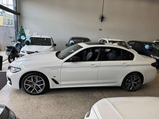 BMW-530e-2.0 16V TWINPOWER HÍBRIDO LUXURY AUTOMÁTICO BMW-530e-2021