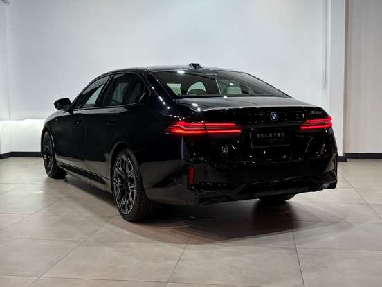 BMW-530e-2024