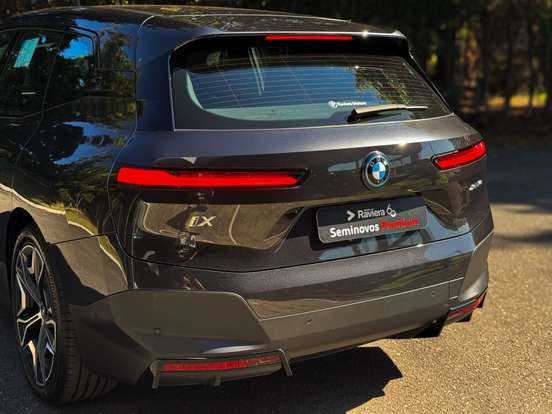 BMW-iX-2024