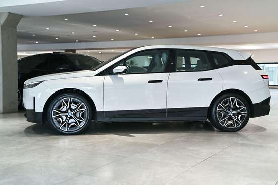BMW-iX-2022