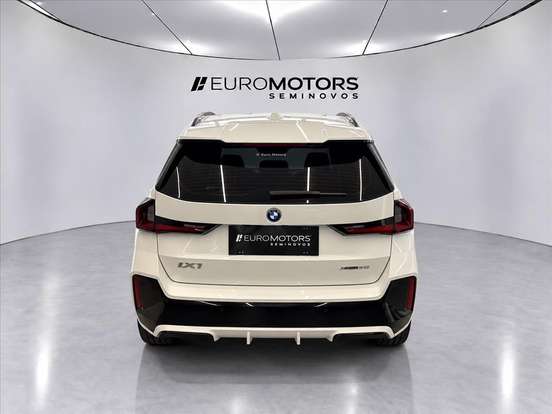 BMW-iX1-2023