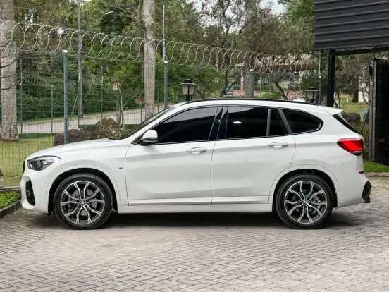 BMW-X1-2.0 16V TURBO ACTIVEFLEX SDRIVE20I M SPORT PLUS 4P AUTOMÁTICO BMW-X1-2022