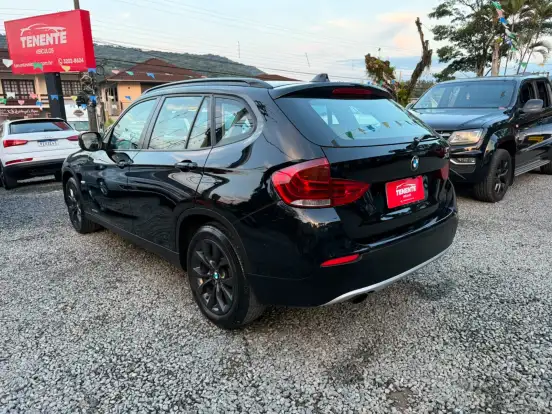 BMW-X1-2011