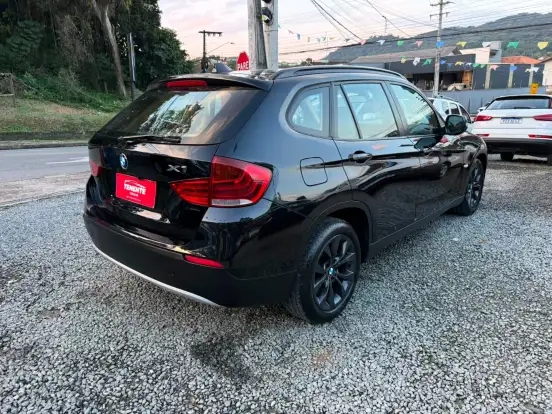 BMW-X1-2011