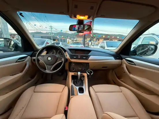 BMW-X1-2.0 18I S-DRIVE 4X2 16V GASOLINA 4P AUTOMÁTICO BMW-X1-2011