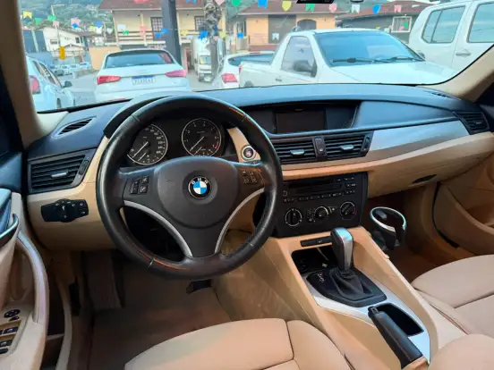 BMW-X1-2.0 18I S-DRIVE 4X2 16V GASOLINA 4P AUTOMÁTICO BMW-X1-2011