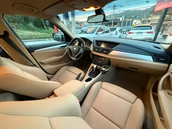 BMW-X1-2011