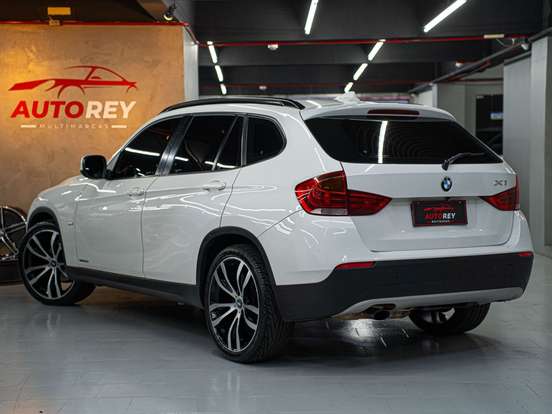 BMW-X1-2011