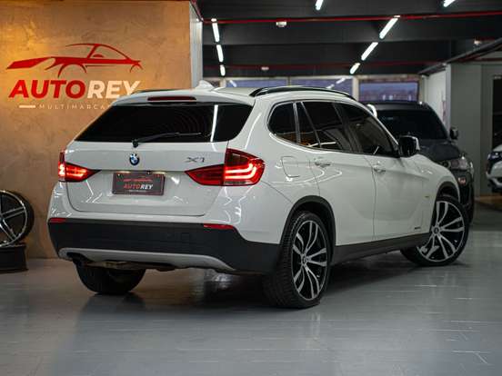 BMW-X1-2011