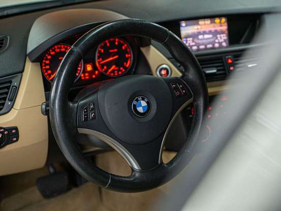 BMW-X1-2011