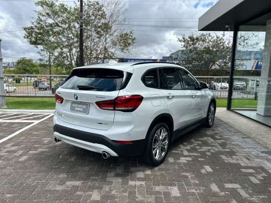 BMW-X1-2021