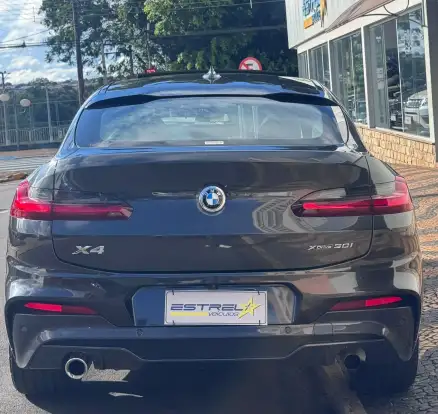 BMW-X4-2021