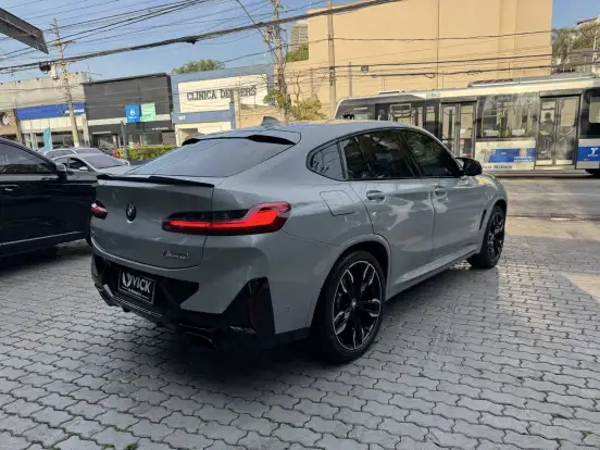 BMW-X4-2022