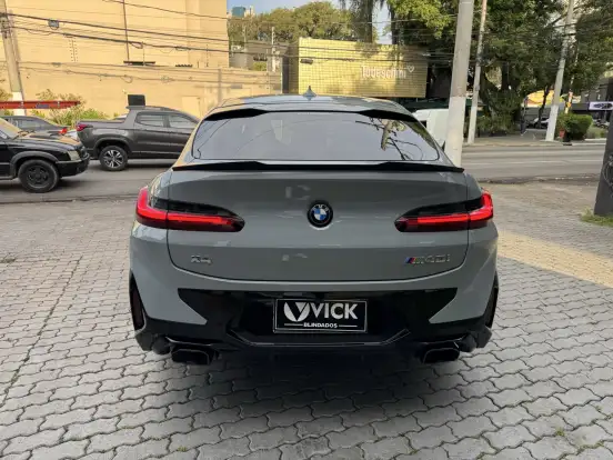 BMW-X4-2022