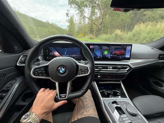 BMW-320i-2023