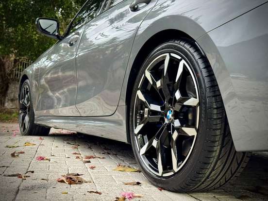 BMW-320i-2024