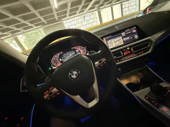 BMW-320i-2019