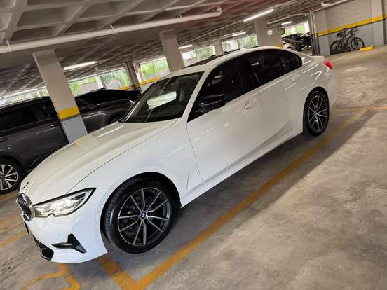 BMW-320i-2019