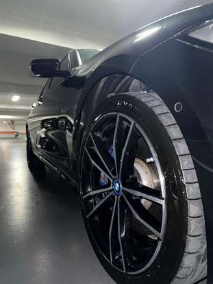 BMW-330e-2022