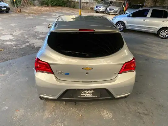CHEVROLET-ONIX-2017