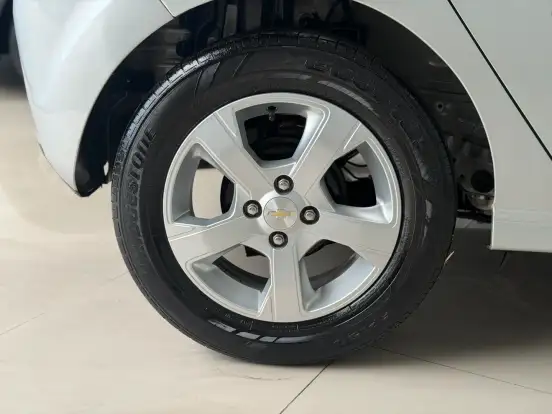 CHEVROLET-ONIX-2018