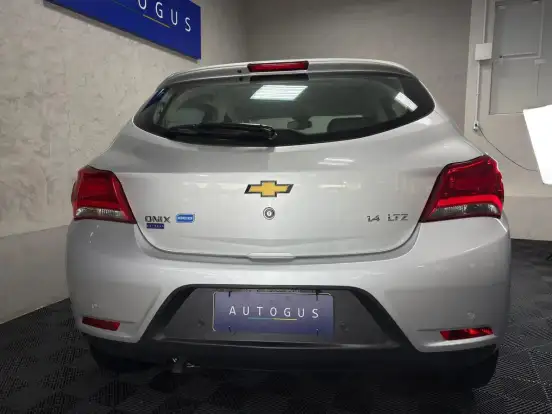 CHEVROLET-ONIX-2018