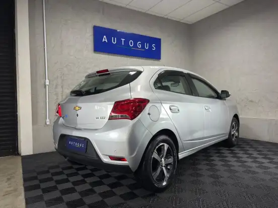 CHEVROLET-ONIX-2018