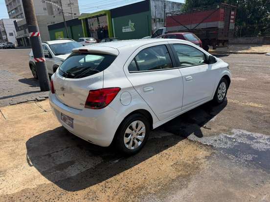 CHEVROLET-ONIX-2018