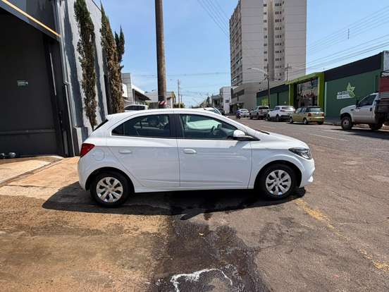 CHEVROLET-ONIX-2018
